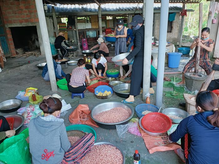 Cụ già mang 2 trái bí ngô ủng hộ Sài Gòn: Bà không có tiền đâu