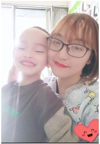 Người mẹ tí hon vượt qua hôn nhân không hạnh phúc, mạnh mẽ nuôi con
