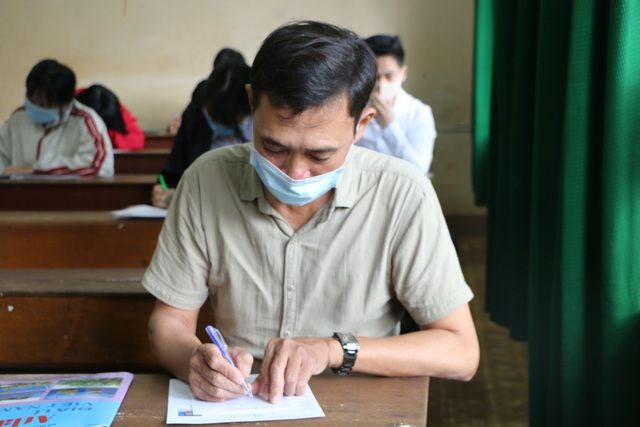 Người phụ nữ 40 tuổi đạt 27 điểm tổ hợp KHXH sau 21 ngày ôn luyện