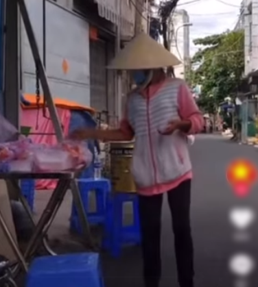 Vẫn là gương mặt ấy: người đàn ông chê người nhận cơm mất lịch sự