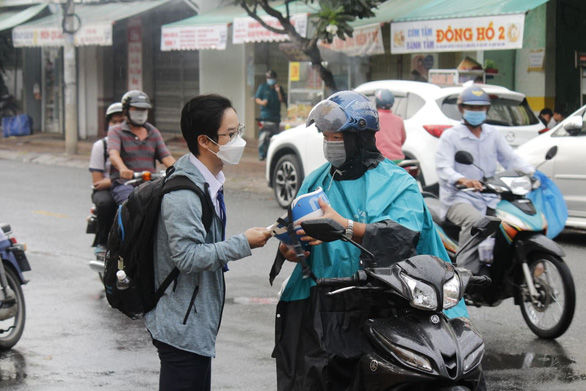 Nhiều điểm dừng thi trước giờ G vì phát hiện dương tính