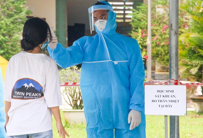 Nhiều điểm dừng thi trước giờ G vì phát hiện dương tính