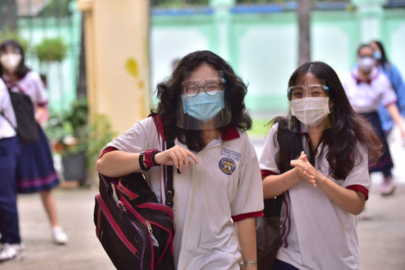 Nhiều điểm dừng thi trước giờ G vì phát hiện dương tính