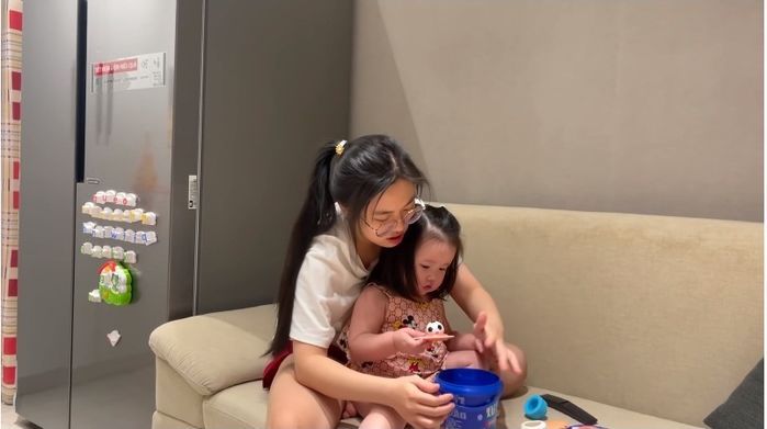Nhớ biển, vợ con Quách Ngọc Tuyên lên đồ đi trong tưởng tượng