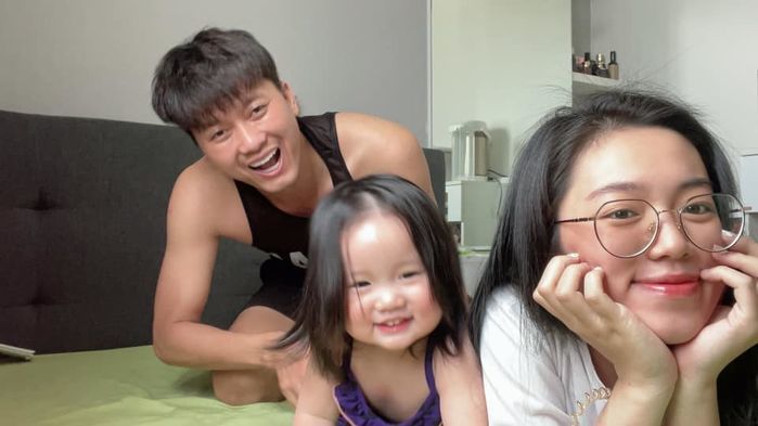 Nhớ biển, vợ con Quách Ngọc Tuyên lên đồ đi trong tưởng tượng
