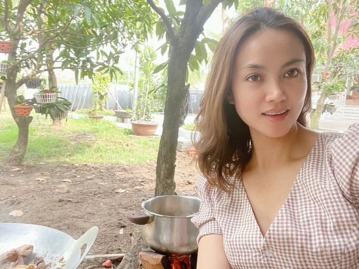 Như Phúc Hướng Nghiệp: 41 tuổi làm mẹ 4 con, con gái lớn du học Mỹ!