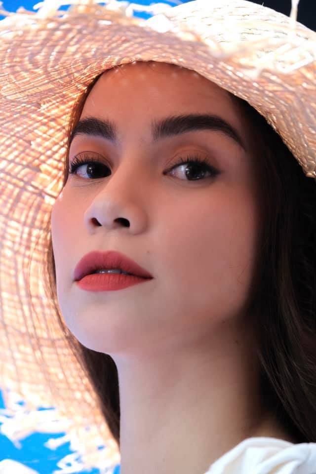 Những cô Hà của Vbiz chưa ngưng hot: Có cô 52 tuổi rồi vẫn tung tăng