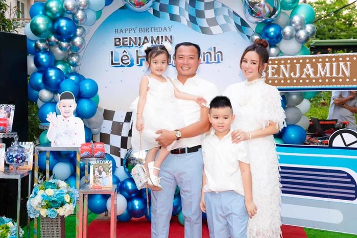 Những cuộc khẩu chiến rần rần như chợ vỡ: Vy Oanh sắp đẻ vẫn chiến