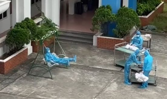 Tnh nguyện viên chỉ đùa mà bà cô tốt bụng cắt muốn hết vườn rau cho