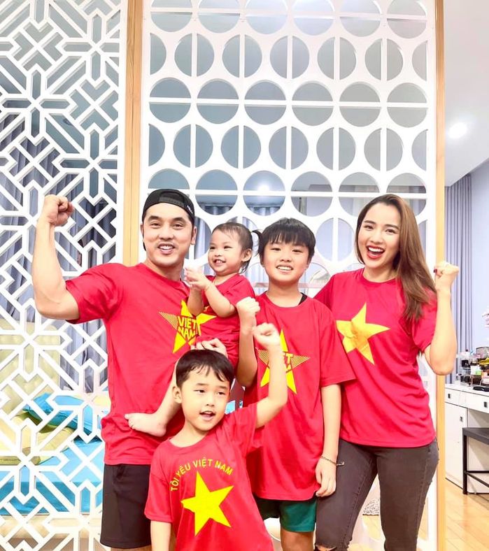 Những ông bố dượng hiếm có khó tìm của Vbiz: Kim Lý coi Subeo như con