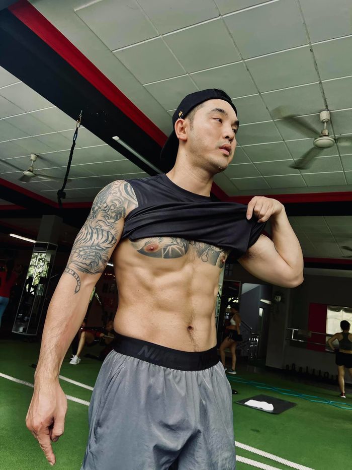 Những ông chú Vbiz U50 sở hữu thân hình khiến trai tơ khiếp vía