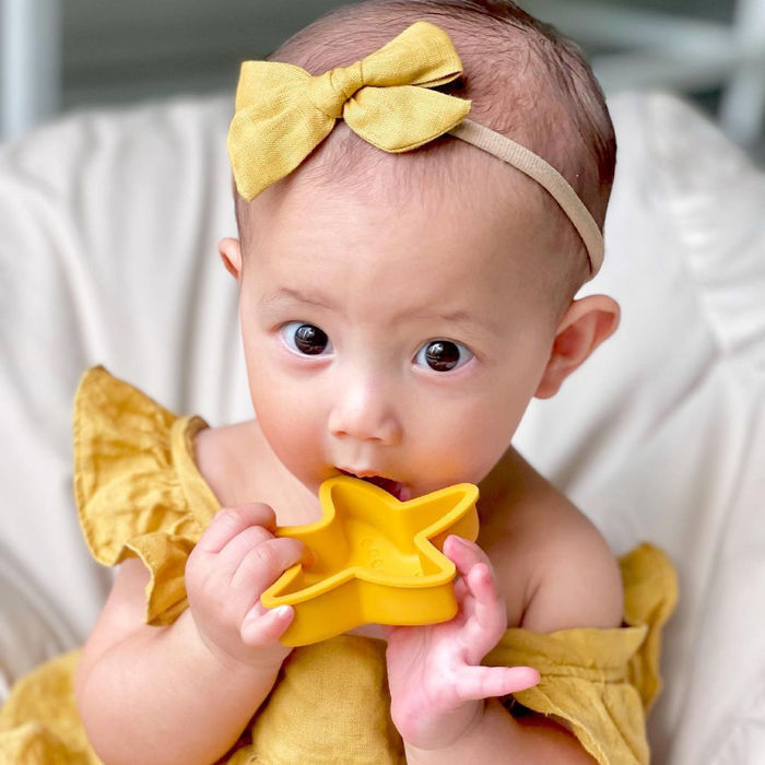 Nỗi khổ sinh đôi của Hồ Ngọc Hà: Một món đồ chơi 2 em đè nhau giành