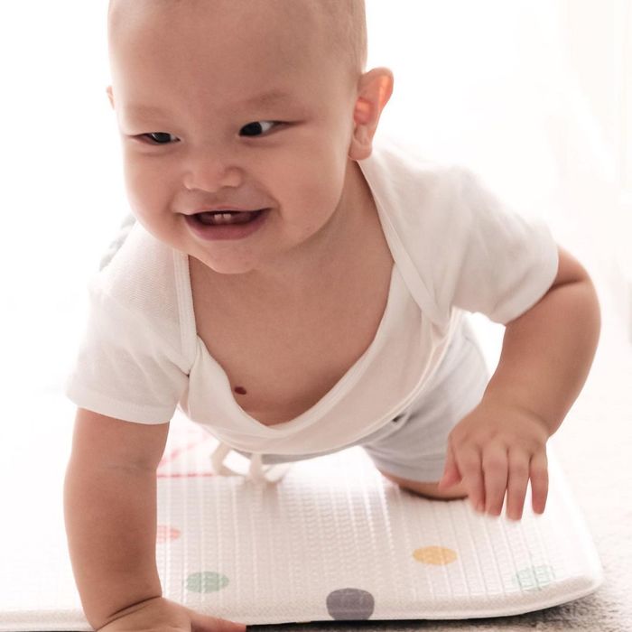 Nỗi khổ sinh đôi của Hồ Ngọc Hà: Một món đồ chơi 2 em đè nhau giành