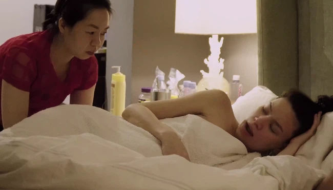 Nỗi niềm sao Việt khi sinh nở: Người phải lết đi, người mụn chi chít