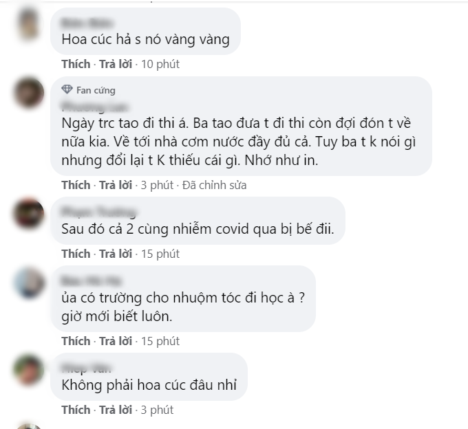 Chàng trai ôm hoa đến điểm thi, phụ huynh trêu: Chờ bạn gái hả?