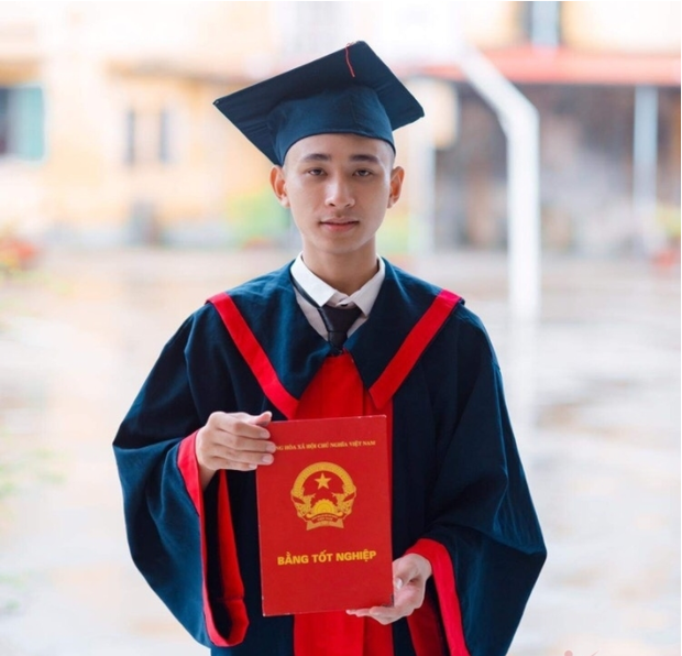 Sau 1 năm trượt đại học, nữ sinh Nghệ An trở thành thủ khoa 