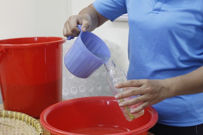 Nước gừng chanh sả đóng chai sẵn giữa phố SG: Ai cần cứ lấy
