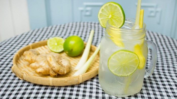 Nước gừng chanh sả đóng chai sẵn giữa phố SG: Ai cần cứ lấy