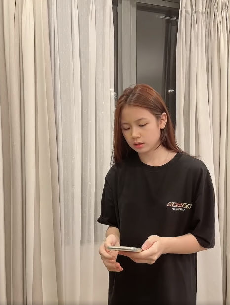 Ở nhà mùa dịch: Con gái Lưu Thiên Hương luyện thanh khoe giọng khủng