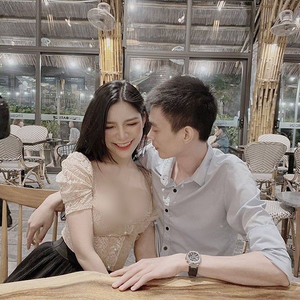 Ông bố đơn thân ngồi xe lăn, được vợ sau bế lên ô tô tiền tỷ mỗi ngày