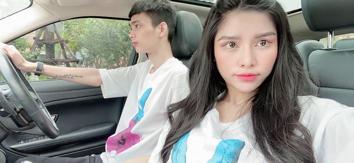 Ông bố đơn thân ngồi xe lăn, được vợ sau bế lên ô tô tiền tỷ mỗi ngày