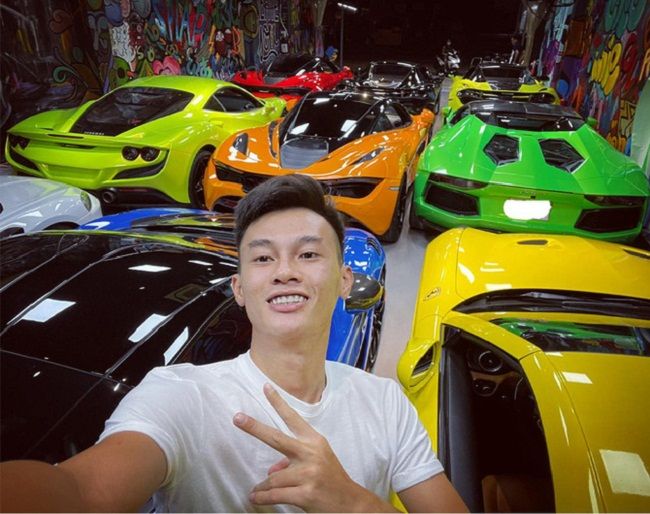 Đại gia 9X dọn kho chứa siêu xe trăm tỷ thành bãi tập kết đồ từ thiện