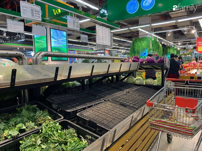 Ông chú hot nhất MXH hôm nay đi siêu thị mua 1 xe trứng gà