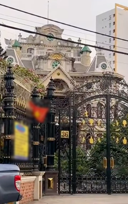 Ông chú làm xe đạp từ vàng 24k chạy bon bon trên đường