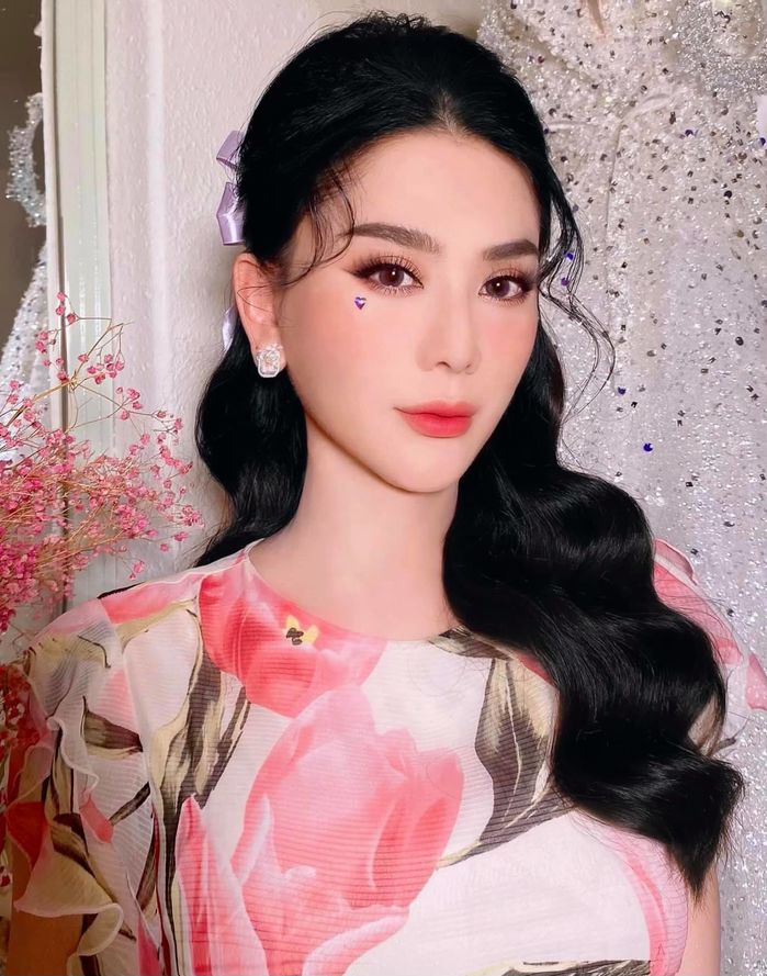 Phi Nhung càng bị oan ức tôi lại càng thích nhưng sửa status 22 lần