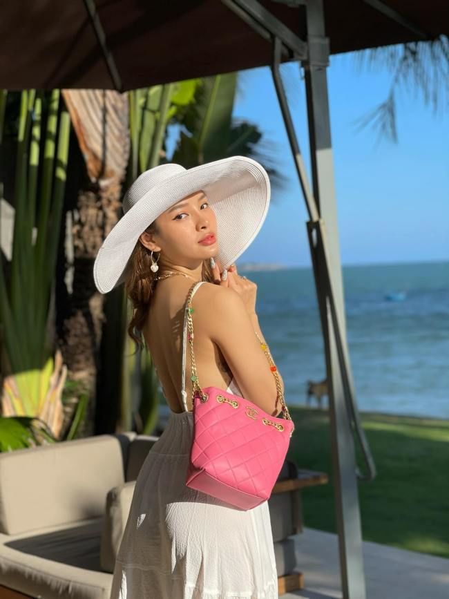 Phương Trinh Jolie - sao nữ duy nhất Vbiz xoay được đầu ra đằng sau