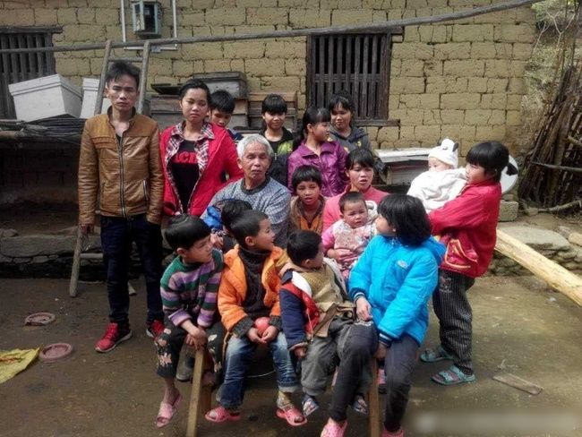 Quyết giữ vợ kém 30 tuổi, người đàn ông 71 tuổi làm cha lần thứ 15