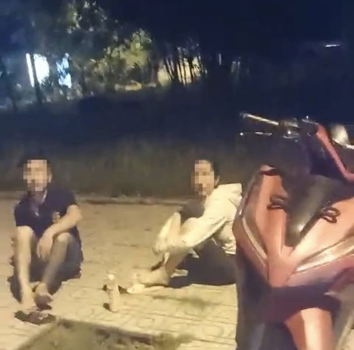 Bấp chấp dịch: Người đi hẹn hò, người quận 4 sang quận 10 mua xúc xích