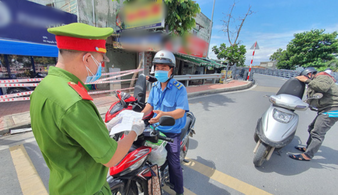 Bấp chấp dịch: Người đi hẹn hò, người quận 4 sang quận 10 mua xúc xích