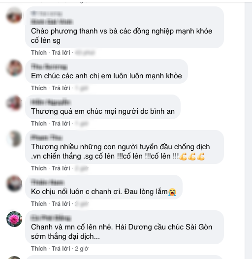 Nhói lòng hình ảnh đội xịt khử khuẩn ôm nhau dưới cơn mưa trắng trời