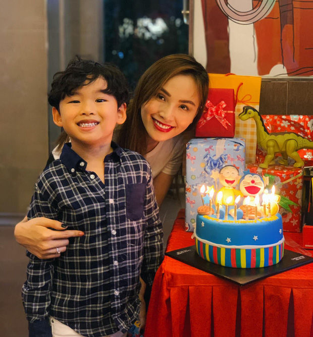 Sao nữ sinh con trên đất Mỹ: Thân Thúy Hà tốn bộn vì có không bảo hiểm