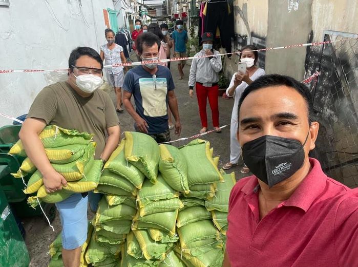 Sao Việt bị fan nhắn tin xin tiền: Quyền Linh không đủ sức