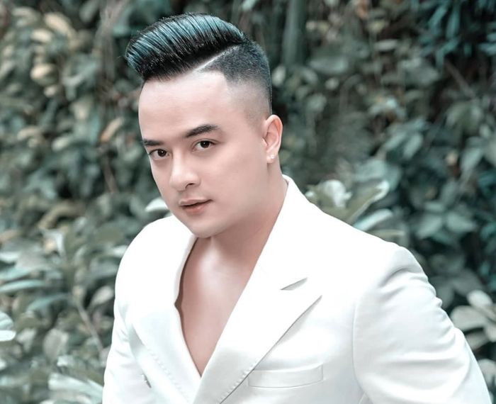 Đẳng cấp người chơi hệ có tiền: Vy Oanh, Nathan Lee chi lớn