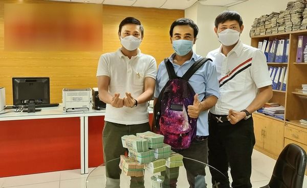 Sao Việt kiếm tiền tỷ nhưng xài đồ cũ nát: Bất ngờ với Công Vinh