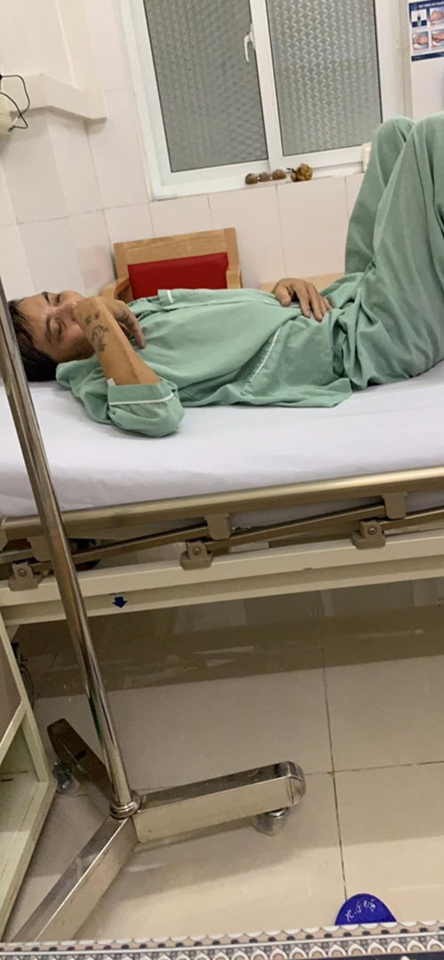 Sao Việt không thể về quê chịu tang người thân: Ngọc Sơn suy sụp