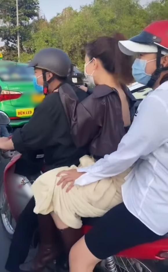 Sao Việt hành xử kém duyên nơi công cộng: Kỳ Duyên sai do chân quá dài