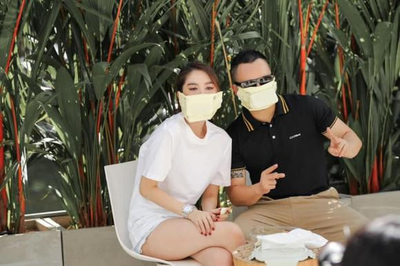 Sao Việt ơi đừng biến tấu khẩu trang vô tội vạ nữa!