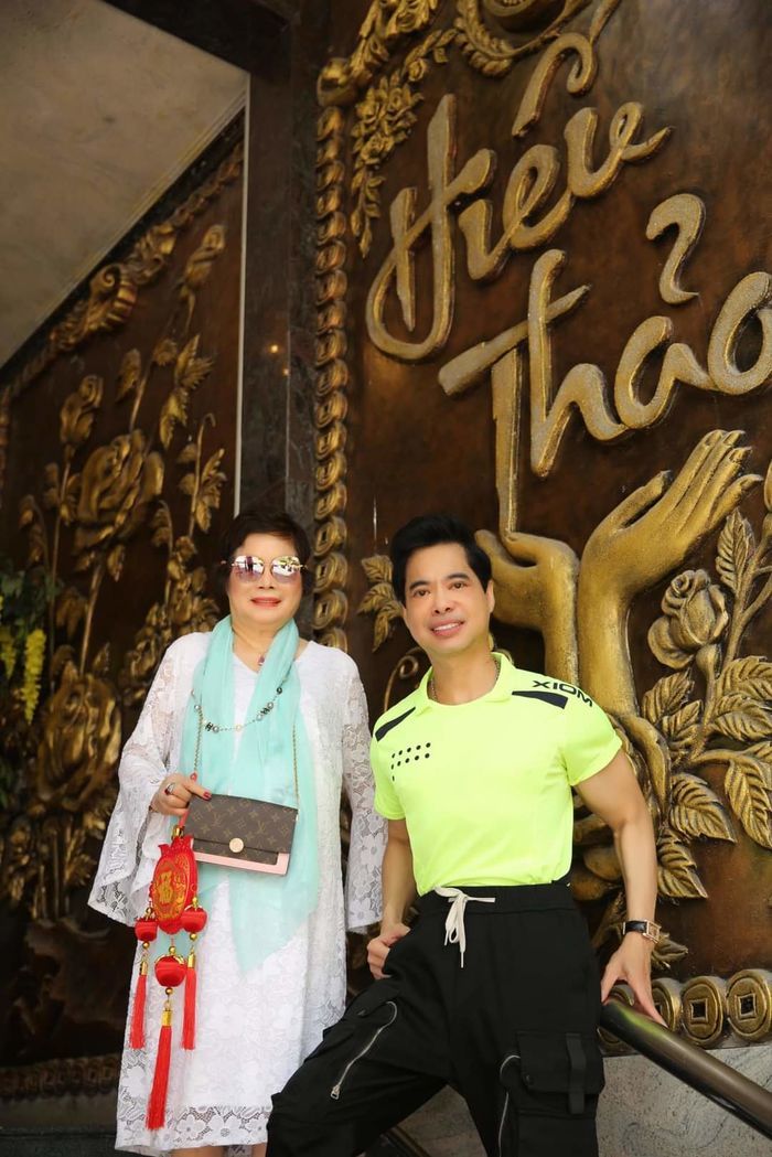 Xót thương cảnh sao Việt suy sụp, mẹ mất cũng không thể về chịu tang