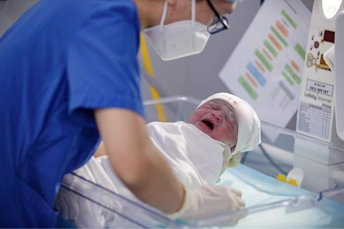 Sao Việt thi nhau chúc mừng Võ Hạ Trâm mẹ tròn con vuông