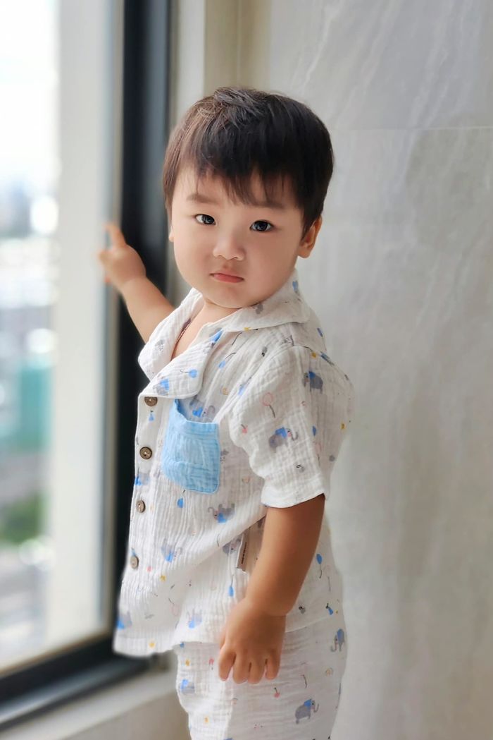 So kè thần thái rich kid nhà Đan Trường - Hoà Minzy trước ống kính