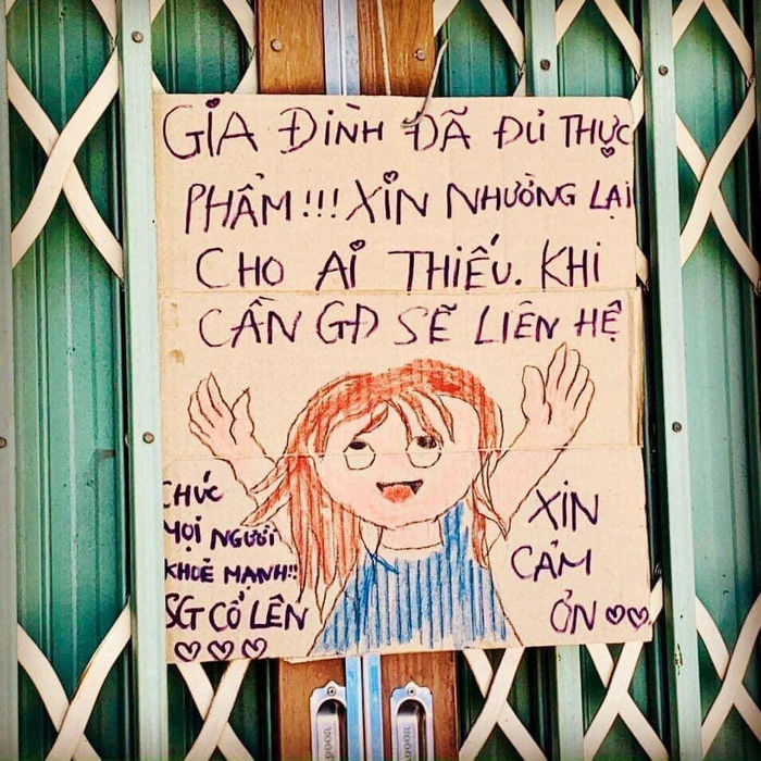 Tấm biển ở Sài Gòn: “Gia đình đủ thực phẩm, xin nhường ai thiếu