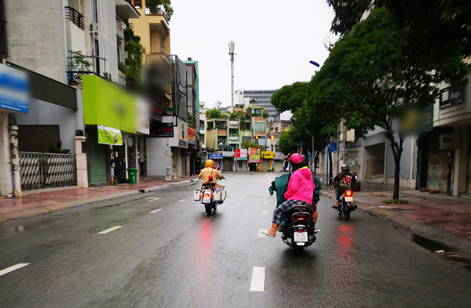 Công an mùa dịch: Hộ tống nam thanh niên về gặp anh trai qua đời