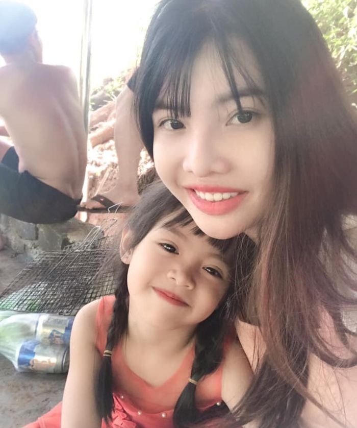 Theo chàng về dinh 7 tháng, Phượng Thị Nở sinh con trai kháu khỉnh
