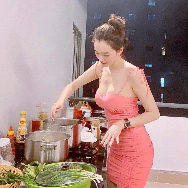 Thời trang vào bếp của mỹ nhân Việt: Chẳng ai làm lại Elly Trần