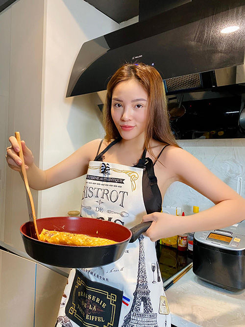 Thời trang vào bếp của mỹ nhân Việt: Chẳng ai làm lại Elly Trần