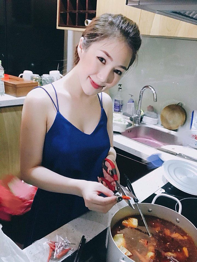 Thời trang vào bếp của mỹ nhân Việt: Chẳng ai làm lại Elly Trần